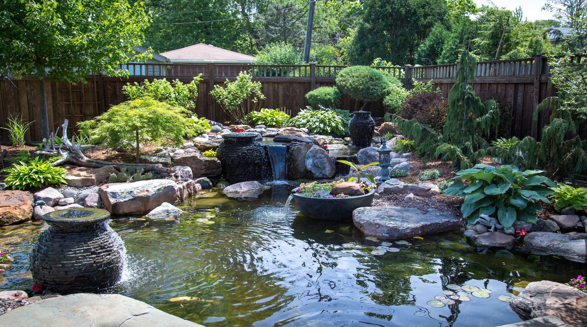 Uno <strong>de</strong> los <br /> más bellos  <br /> <strong>elementos</strong> de un jardín